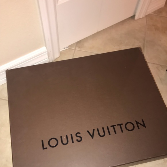 Louis Vuitton - Picture 6 of 6